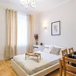 Comfy Apartment 25 Train Station