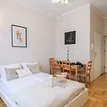 Comfy Apartment 25 Train Station