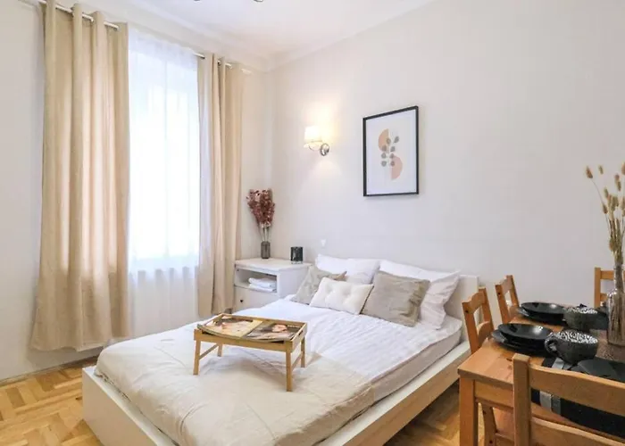 Comfy Apartment 25 Train Station