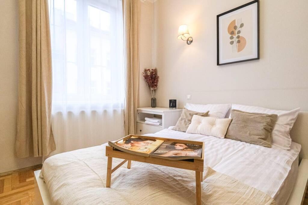 Apartment Comfy 25 Train Station *
